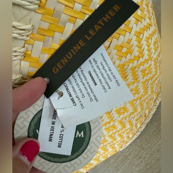 Straw Purse Made in India. Woven. Tan/Yellow. NWT
Cloth interior. Leather strap - Picture 9 of 9